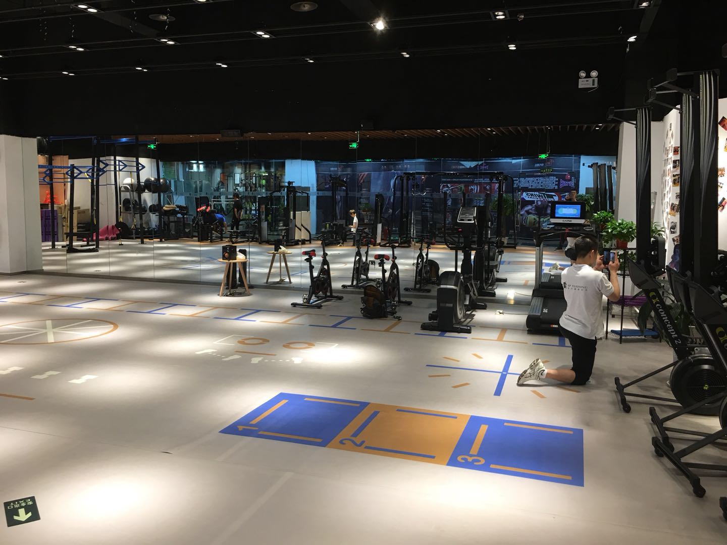 优力体能训练中心跑步机维修