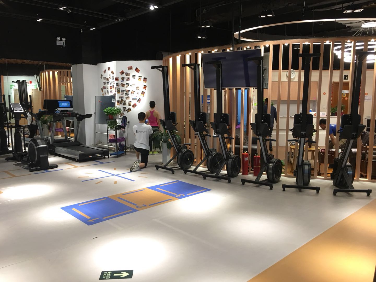 优力体能训练中心跑步机维修